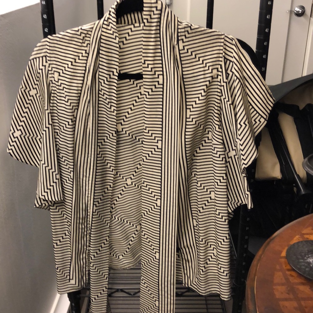 Cutest black and off white short flutter sleeve